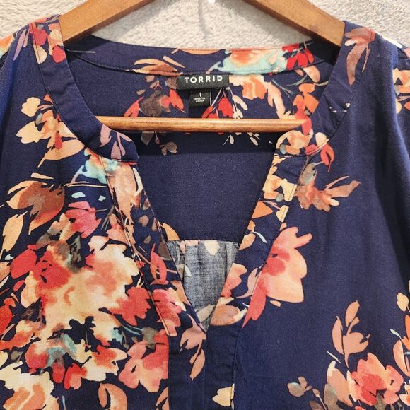 Torrid Blue Challis Embroidered Sleeve Floral Blouse Size 1X Dainty Flowy Career - Picture 2 of 9